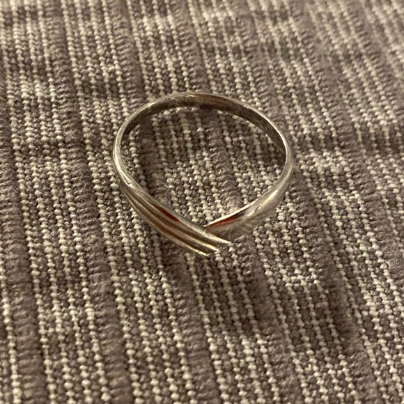 Simple silver ring - Picture 1 of 3